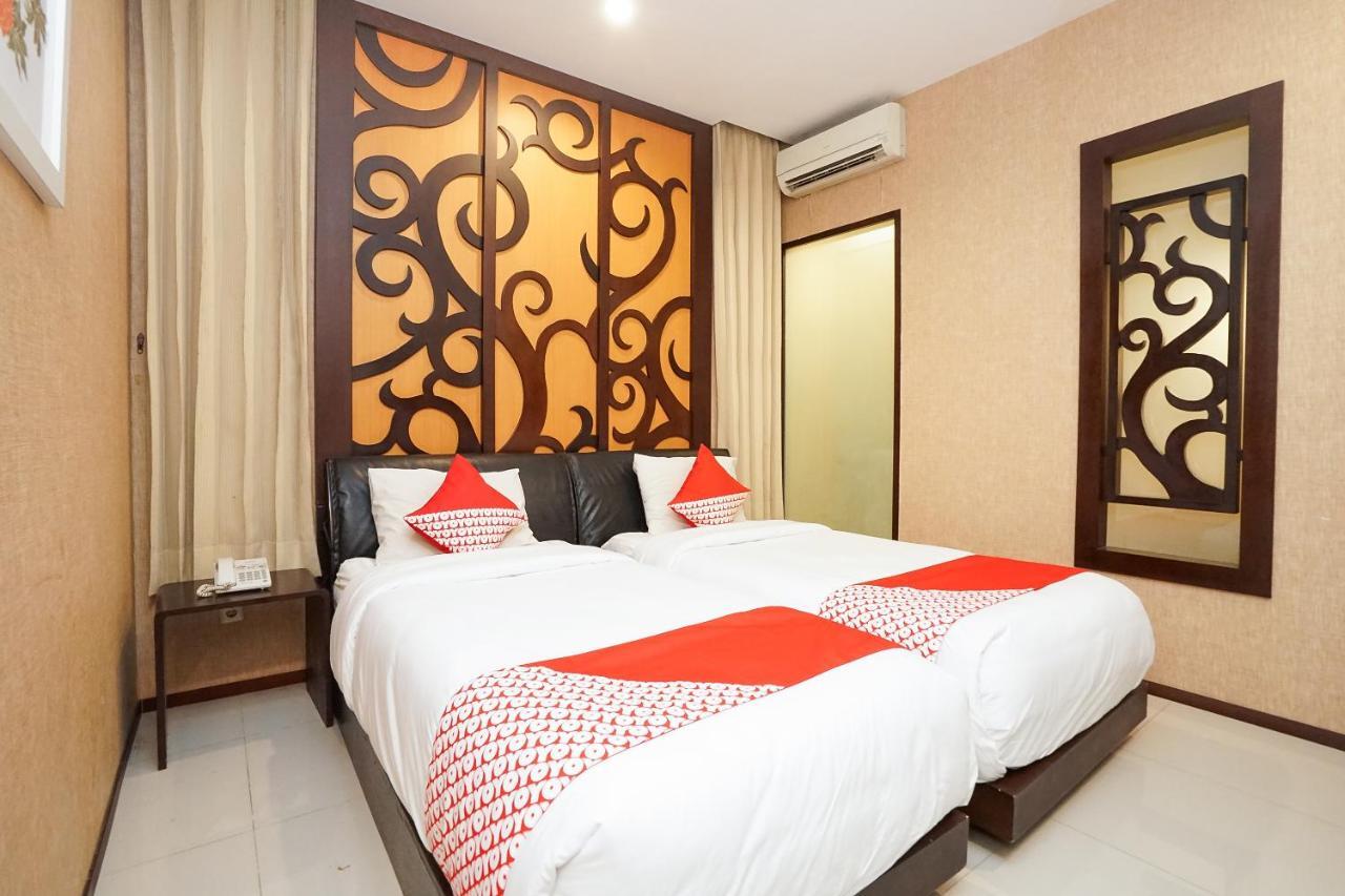 Istana Permata Ngagel Hotel Surabaia Exterior foto